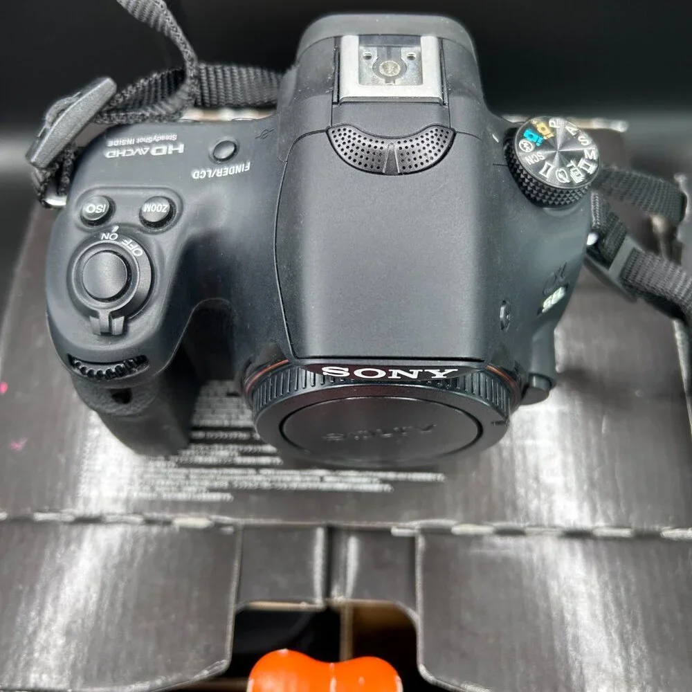 Sony Alpha SLT A58 Camera 20.1MP Lens Kit DT 18-55mm F 3.5-5.6 SAM II Lens